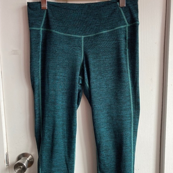 OLD NAVY ACTIVE CROPPED LEGGINGS SIZE LARGE - Picture 1 of 6